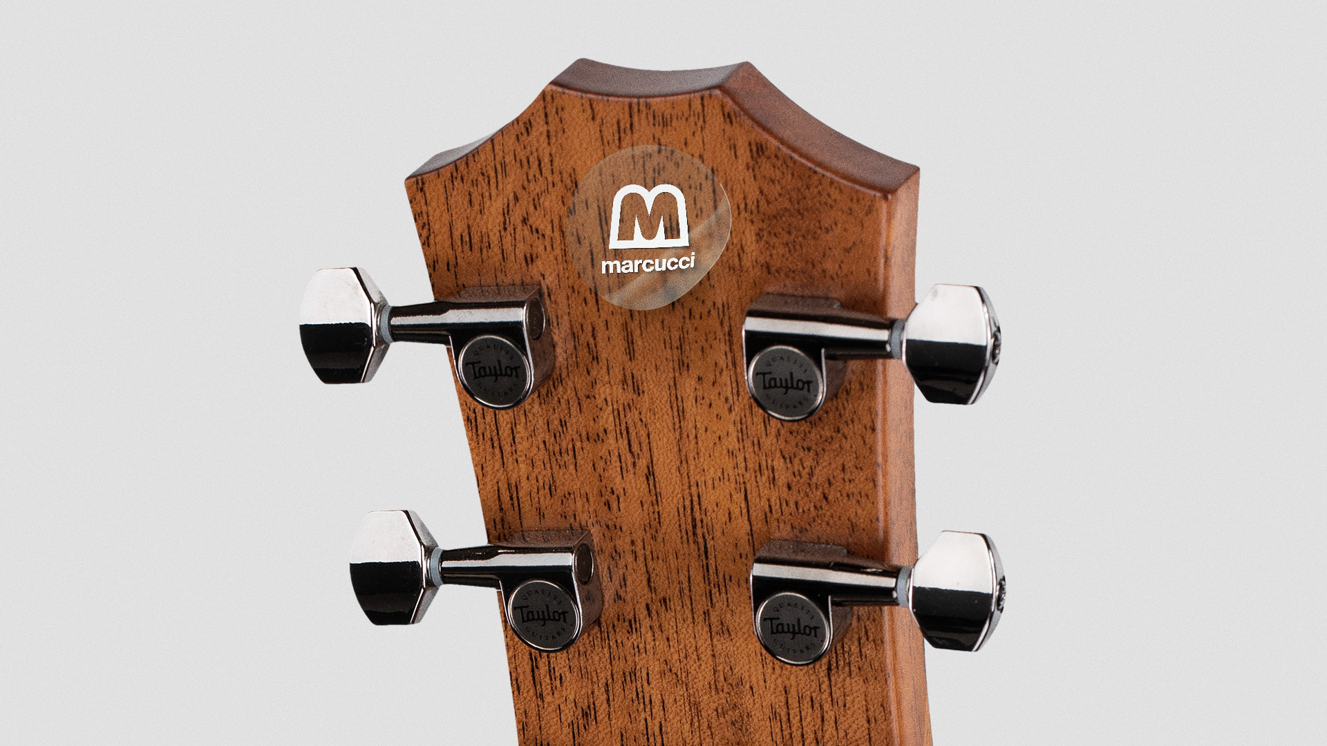 Baro Estudio Studio Branding Rebranding Logo Marca Brand Diseño Design Identidad Identity Marcucci instrumentos musica music guitar guitarra sticker