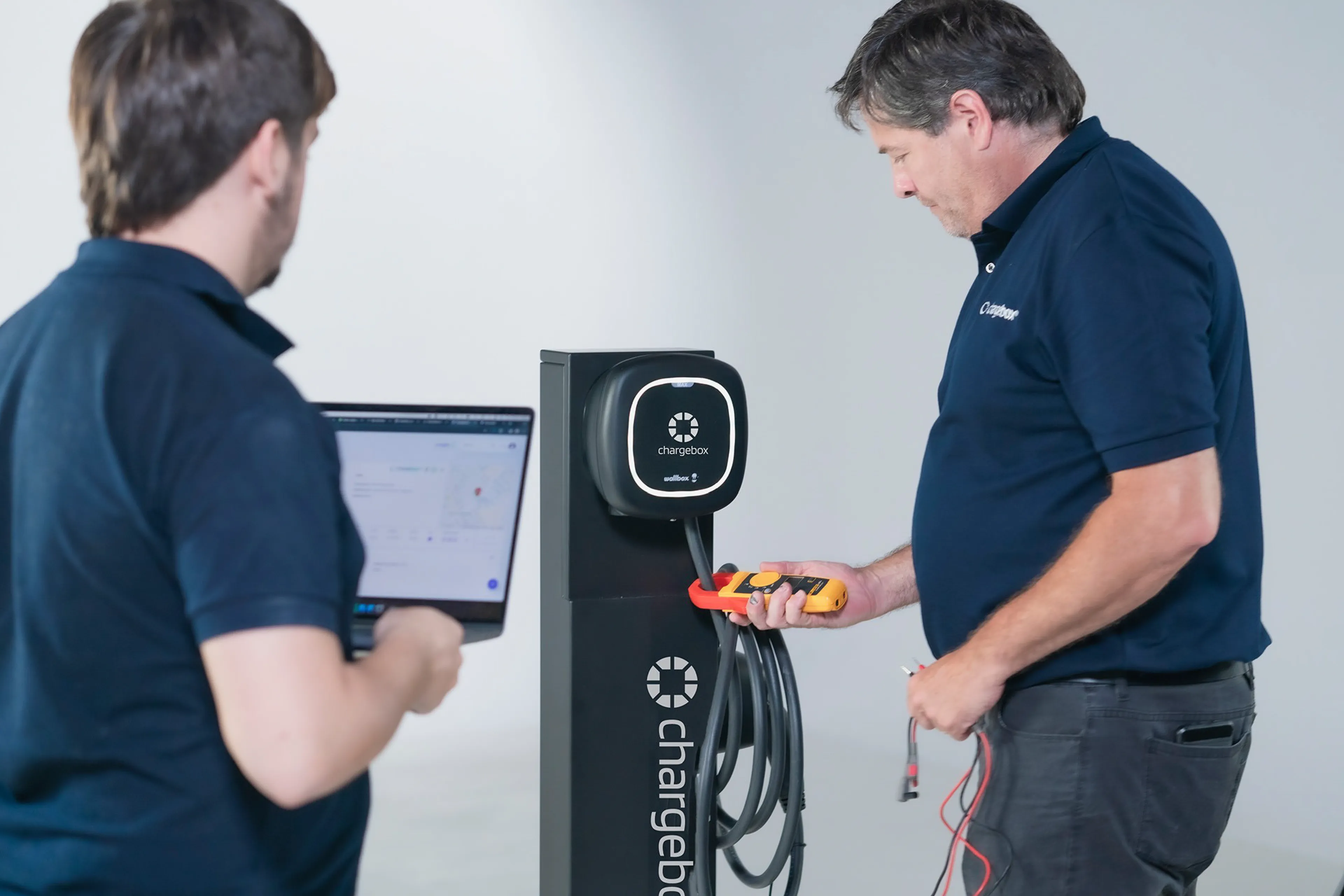 Baro Estudio Studio Branding Rebranding Logo Marca Brand Diseño Design Identidad Identity CHARGEBOX mobilidad electricmobility